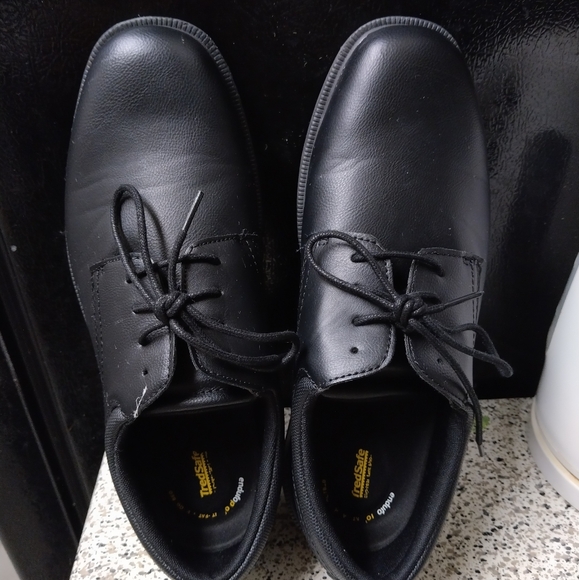 Shoes - Picture 3 of 7